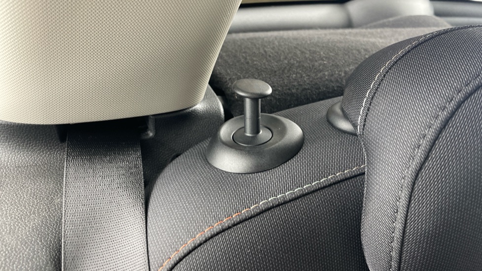 MINI Hatchback 1.5 Cooper Classic II 5dr Petrol Hatchback - Image 41