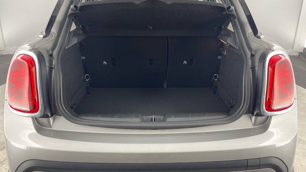 MINI Hatchback 1.5 Cooper Classic Premium 5dr Auto Petrol Hatchback - Image 13