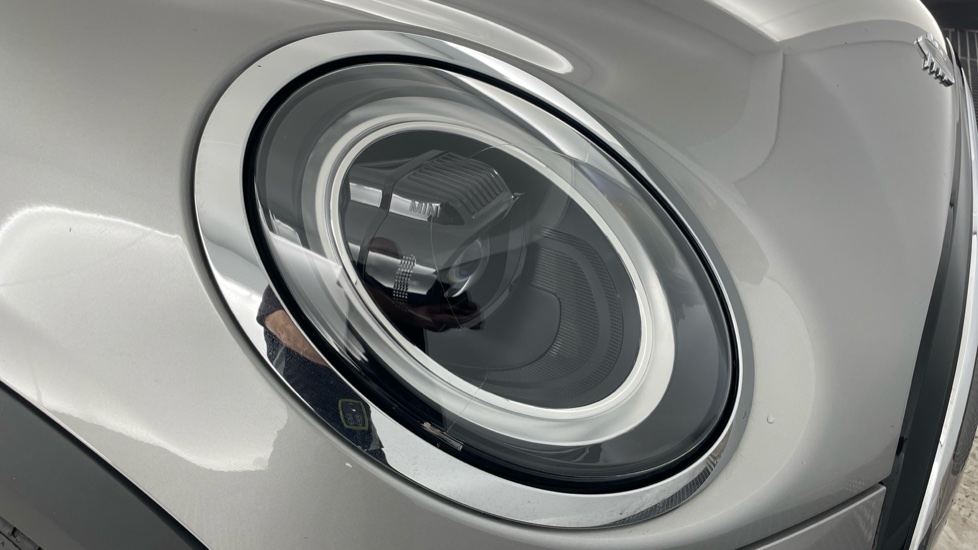 MINI Hatchback 1.5 Cooper Classic Premium 5dr Auto Petrol Hatchback - Image 23