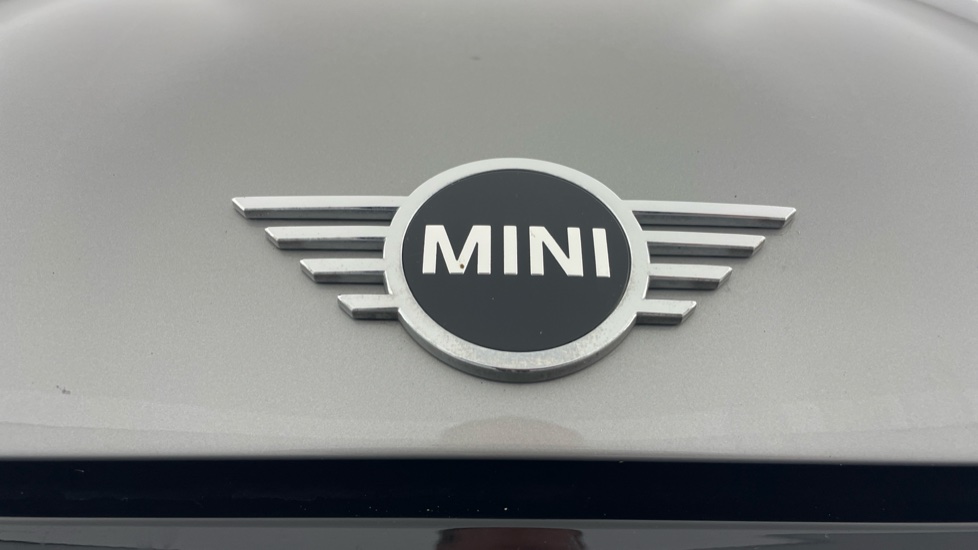 MINI Hatchback 1.5 Cooper Classic Premium 5dr Auto Petrol Hatchback - Image 24