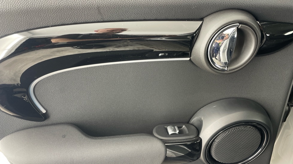 MINI Hatchback 1.5 Cooper Classic Premium 5dr Auto Petrol Hatchback - Image 30