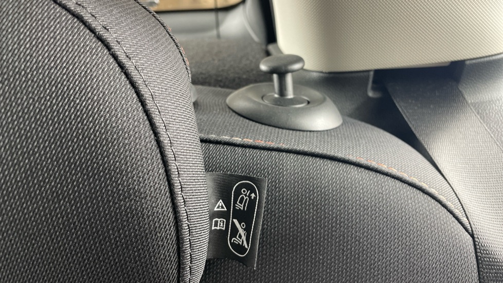 MINI Hatchback 1.5 Cooper Classic Premium 5dr Auto Petrol Hatchback - Image 33