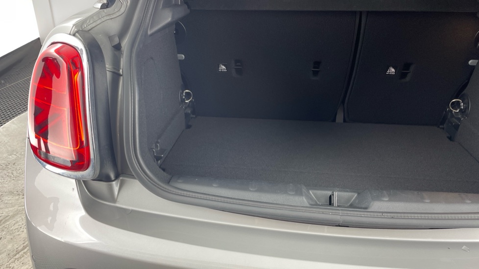MINI Hatchback 1.5 Cooper Classic Premium 5dr Auto Petrol Hatchback - Image 35