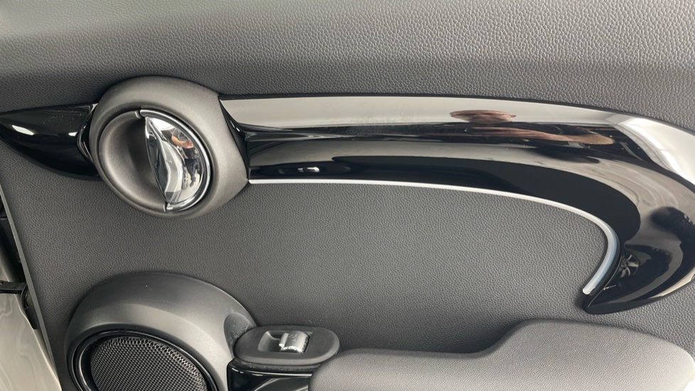 MINI Hatchback 1.5 Cooper Classic Premium 5dr Auto Petrol Hatchback - Image 40