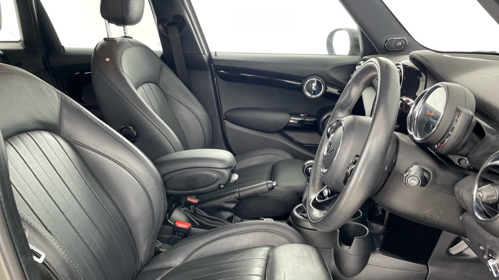 MINI Hatchback 1.5 Cooper Exclusive II 5dr Petrol Hatchback - Image 11