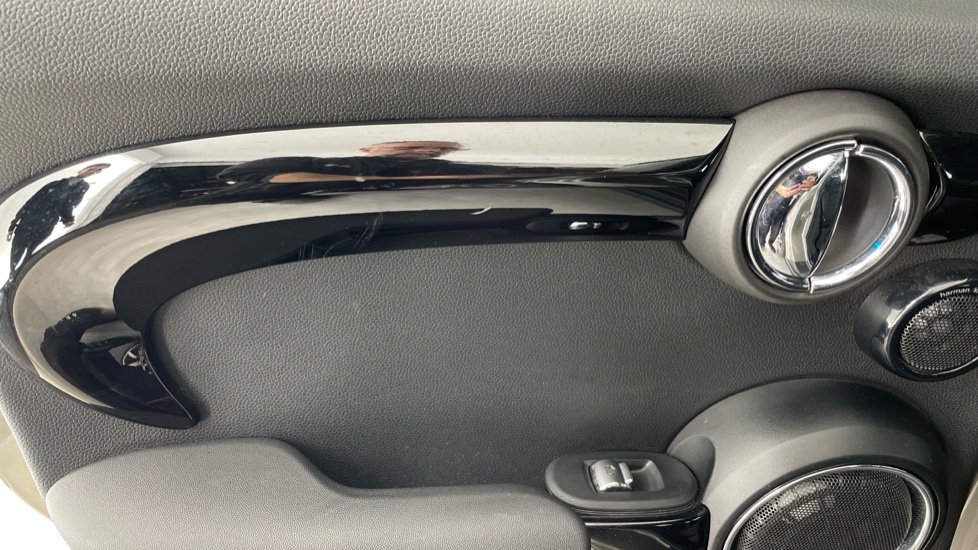 MINI Hatchback 1.5 Cooper Exclusive II 5dr Petrol Hatchback - Image 32