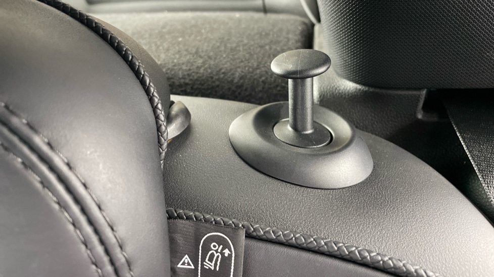 MINI Hatchback 1.5 Cooper Exclusive II 5dr Petrol Hatchback - Image 37