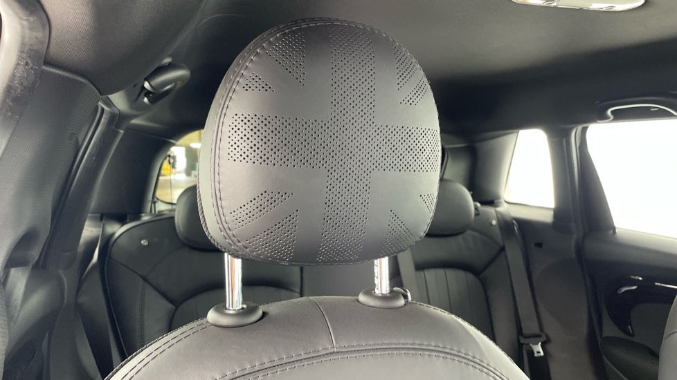 MINI Hatchback 1.5 Cooper Exclusive II 5dr Petrol Hatchback - Image 53