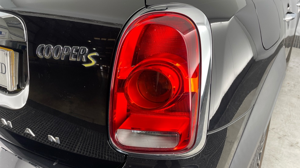 MINI Countryman 1.5 Cooper S E Exclusive ALL4 PHEV 5dr Auto Hatchback - Image 22