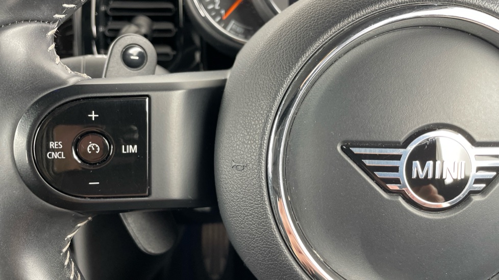 MINI Hatchback 2.0 Cooper S Sport 3dr Auto [Comfort Pack] Petrol Hatchback - Image 17