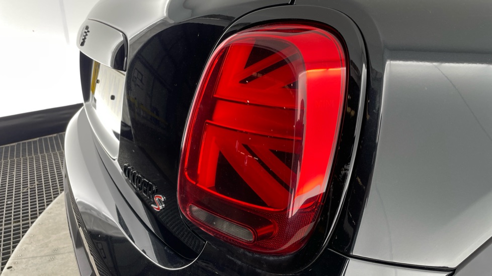 MINI Hatchback 2.0 Cooper S Sport 3dr Auto [Comfort Pack] Petrol Hatchback - Image 22
