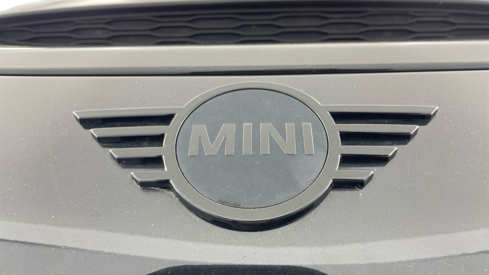 MINI Hatchback 2.0 Cooper S Sport 3dr Auto [Comfort Pack] Petrol Hatchback - Image 24