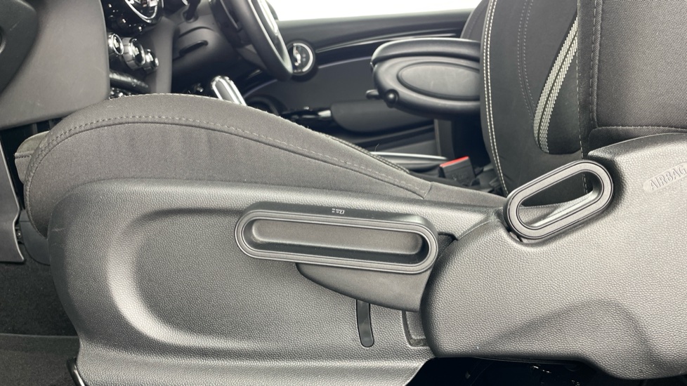 MINI Hatchback 2.0 Cooper S Sport 3dr Auto [Comfort Pack] Petrol Hatchback - Image 27
