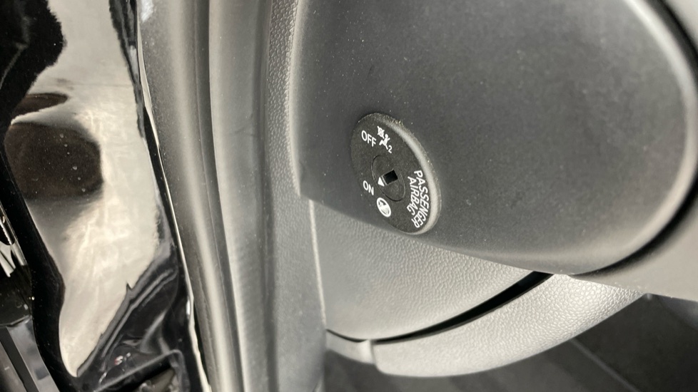 MINI Hatchback 2.0 Cooper S Sport 3dr Auto [Comfort Pack] Petrol Hatchback - Image 28