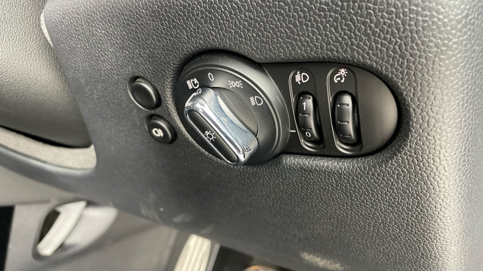 MINI Hatchback 2.0 Cooper S Sport 3dr Auto [Comfort Pack] Petrol Hatchback - Image 42