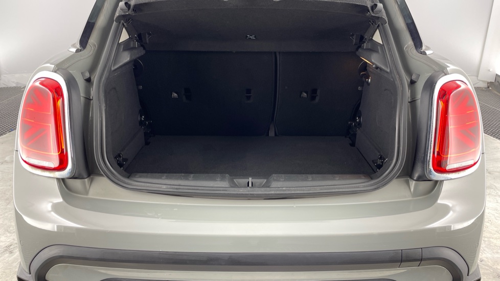 MINI Hatchback 1.5 Cooper Classic 5dr Auto Petrol Hatchback - Image 13