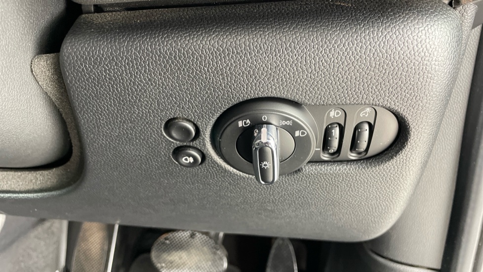 MINI Hatchback 1.5 Cooper Classic 5dr Auto Petrol Hatchback - Image 43