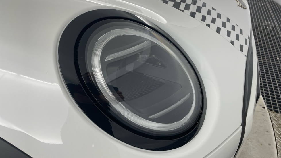 MINI Cooper 2.0 S Classic 3dr Auto Petrol Hatchback - Image 23