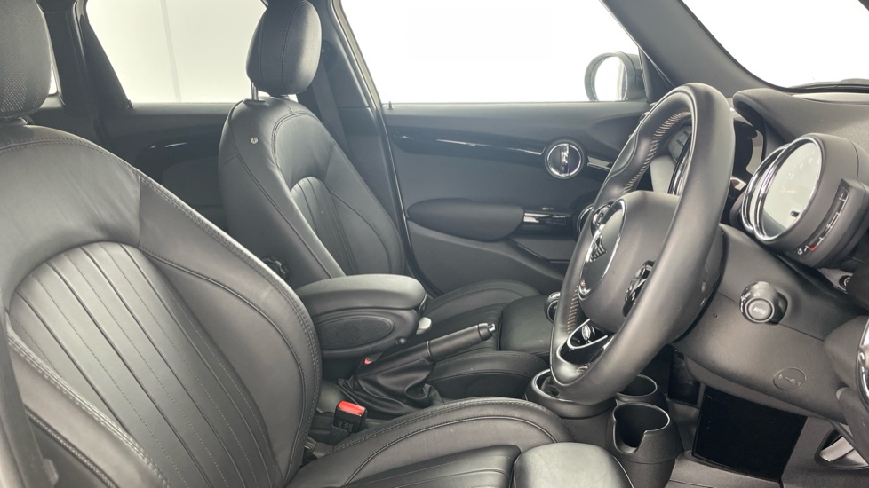 MINI Hatchback 1.5 Cooper Exclusive II 5dr Petrol Hatchback - Image 11