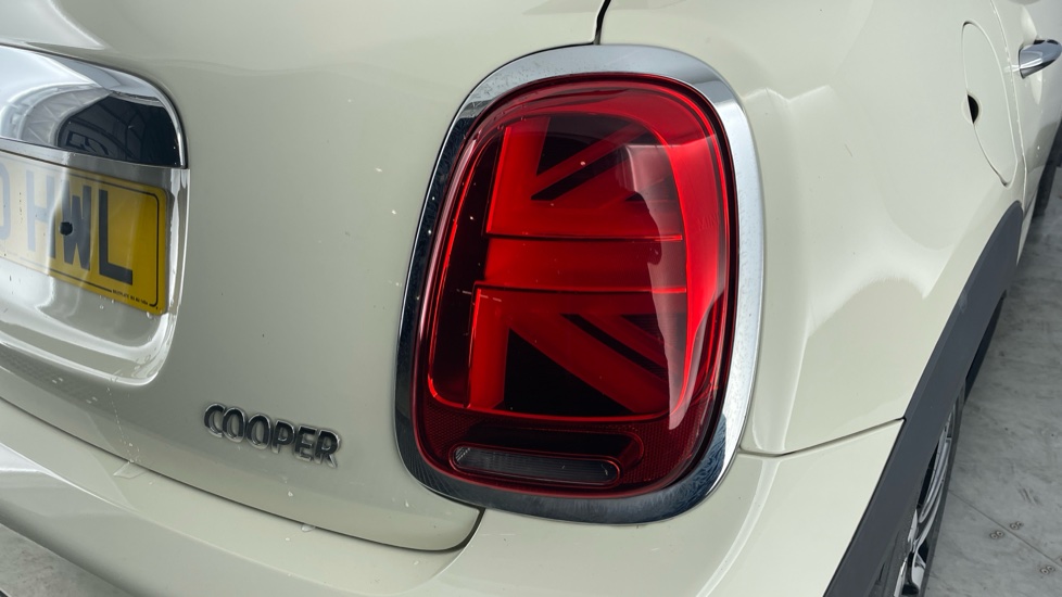 MINI Hatchback 1.5 Cooper Exclusive II 5dr Petrol Hatchback - Image 22