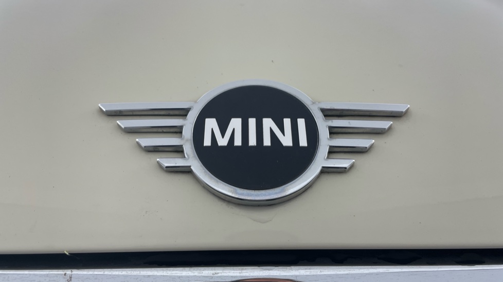 MINI Hatchback 1.5 Cooper Exclusive II 5dr Petrol Hatchback - Image 24