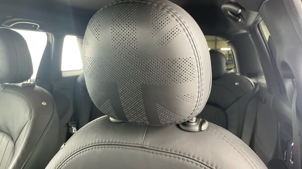 MINI Hatchback 1.5 Cooper Exclusive II 5dr Petrol Hatchback - Image 30