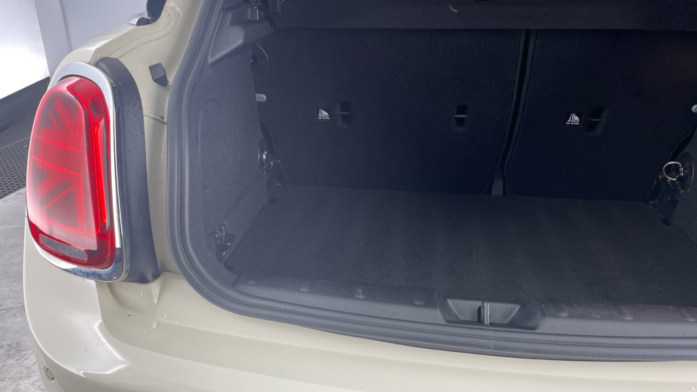 MINI Hatchback 1.5 Cooper Exclusive II 5dr Petrol Hatchback - Image 39