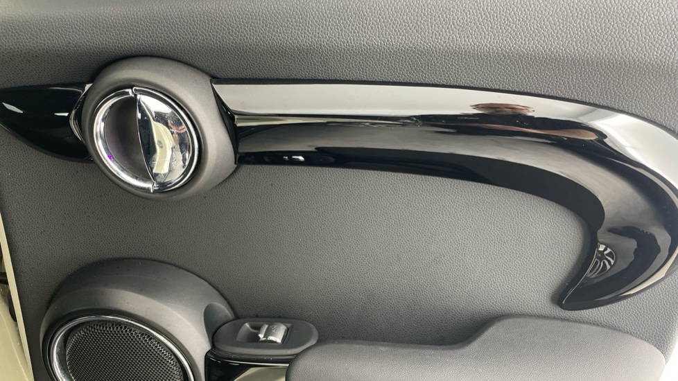 MINI Hatchback 1.5 Cooper Exclusive II 5dr Petrol Hatchback - Image 43