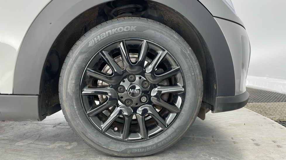 MINI Hatchback 1.5 Cooper Classic Premium 5dr Auto Petrol Hatchback - Image 14