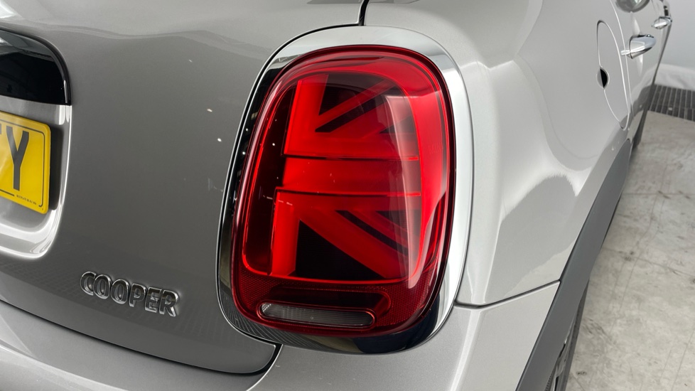 MINI Hatchback 1.5 Cooper Classic Premium 5dr Auto Petrol Hatchback - Image 22