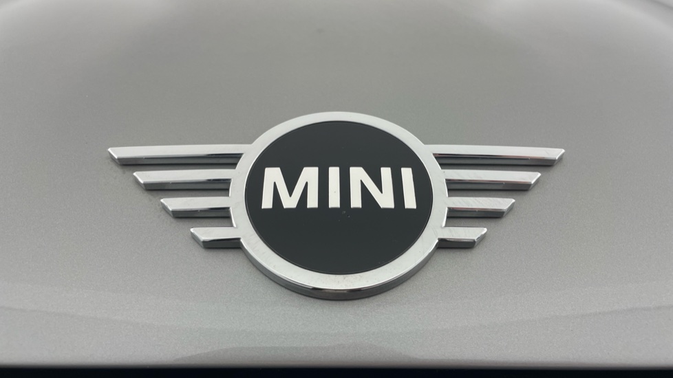 MINI Hatchback 1.5 Cooper Classic Premium 5dr Auto Petrol Hatchback - Image 24
