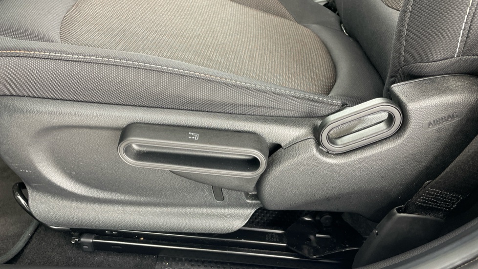 MINI Hatchback 1.5 Cooper Classic Premium 5dr Auto Petrol Hatchback - Image 27
