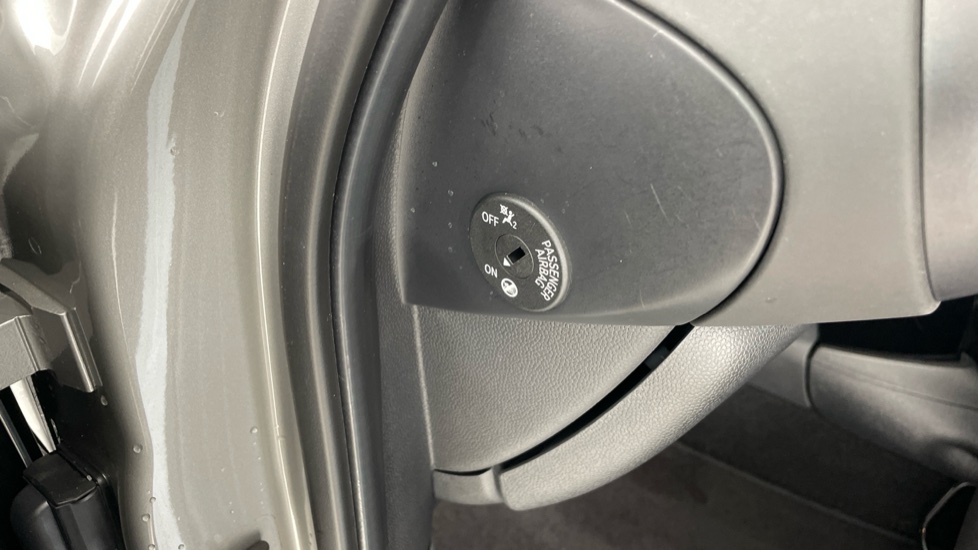 MINI Hatchback 1.5 Cooper Classic Premium 5dr Auto Petrol Hatchback - Image 29