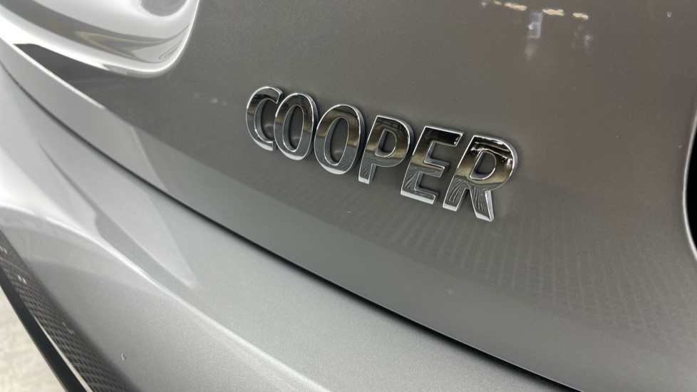 MINI Hatchback 1.5 Cooper Classic Premium 5dr Auto Petrol Hatchback - Image 39