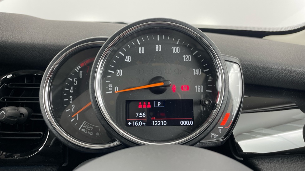 MINI Hatchback 1.5 Cooper Classic 5dr Auto Petrol Hatchback - Image 9