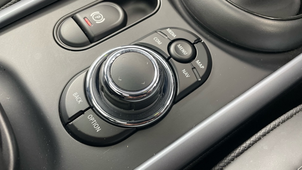 MINI Clubman 1.5 Cooper Exclusive Premium 6dr Auto Petrol Estate - Image 19