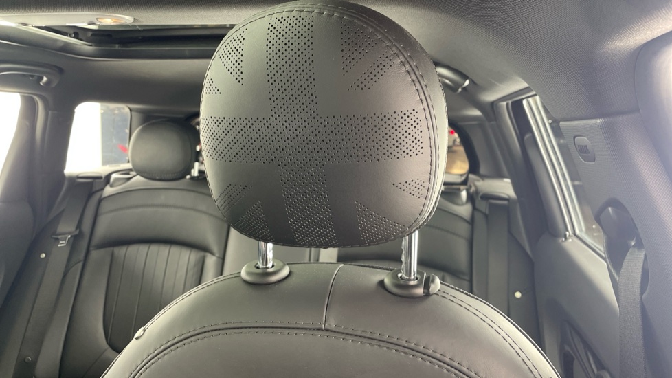 MINI Clubman 1.5 Cooper Exclusive Premium 6dr Auto Petrol Estate - Image 30