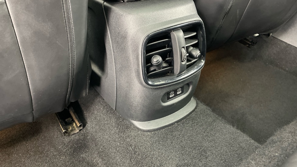 MINI Clubman 1.5 Cooper Exclusive Premium 6dr Auto Petrol Estate - Image 35