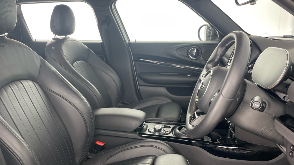 MINI Clubman 1.5 Cooper Exclusive Premium 6dr Auto Petrol Estate - Image 11