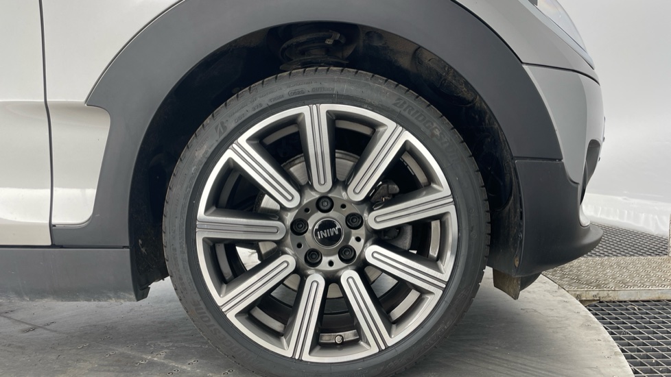 MINI Clubman 1.5 Cooper Exclusive Premium 6dr Auto Petrol Estate - Image 14
