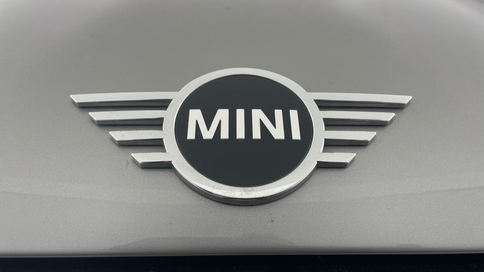 MINI Clubman 1.5 Cooper Exclusive Premium 6dr Auto Petrol Estate - Image 24