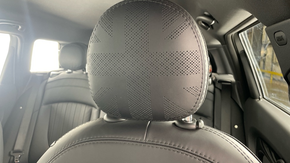 MINI Clubman 1.5 Cooper Exclusive Premium 6dr Auto Petrol Estate - Image 30