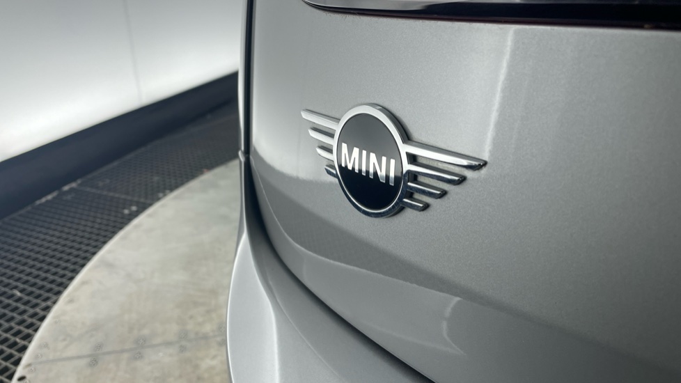 MINI Clubman 1.5 Cooper Exclusive Premium 6dr Auto Petrol Estate - Image 43