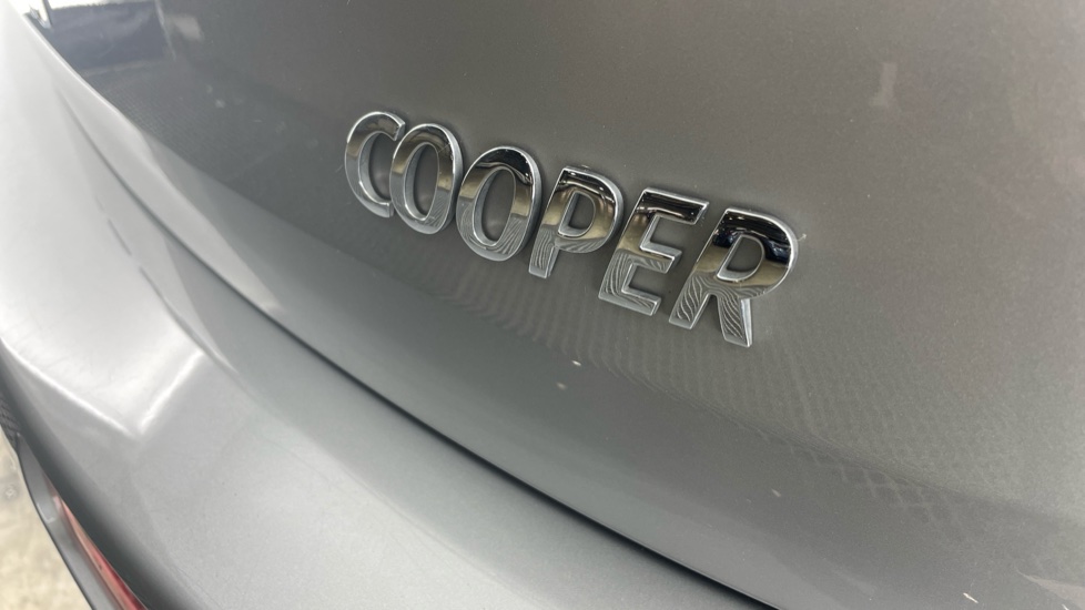 MINI Clubman 1.5 Cooper Exclusive Premium 6dr Auto Petrol Estate - Image 44