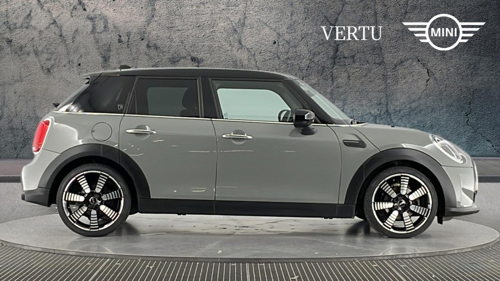 MINI Hatchback 1.5 Cooper Exclusive 5dr Auto [Comfort/Nav Pack] Petrol Hatchback - Image 3