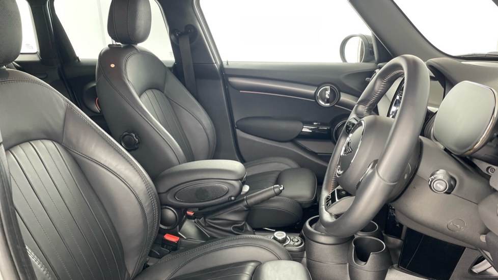 MINI Hatchback 1.5 Cooper Exclusive 5dr Auto [Comfort/Nav Pack] Petrol Hatchback - Image 11
