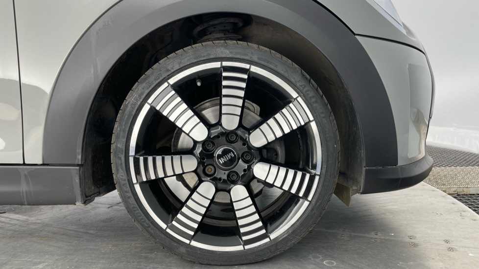 MINI Hatchback 1.5 Cooper Exclusive 5dr Auto [Comfort/Nav Pack] Petrol Hatchback - Image 14