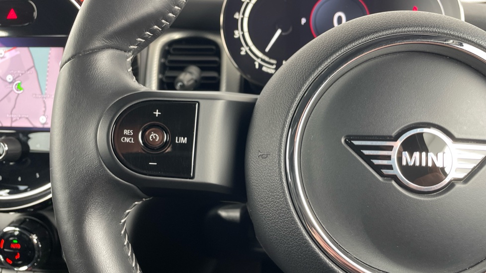 MINI Hatchback 1.5 Cooper Exclusive 5dr Auto [Comfort/Nav Pack] Petrol Hatchback - Image 17