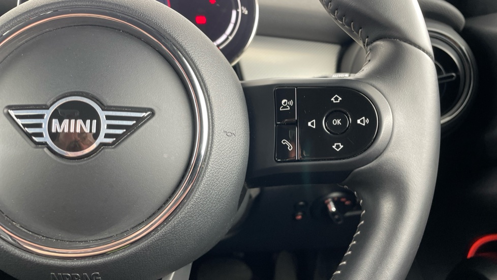 MINI Hatchback 1.5 Cooper Exclusive 5dr Auto [Comfort/Nav Pack] Petrol Hatchback - Image 18