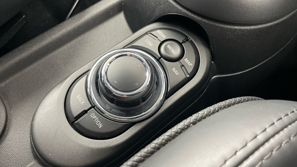 MINI Hatchback 1.5 Cooper Exclusive 5dr Auto [Comfort/Nav Pack] Petrol Hatchback - Image 19
